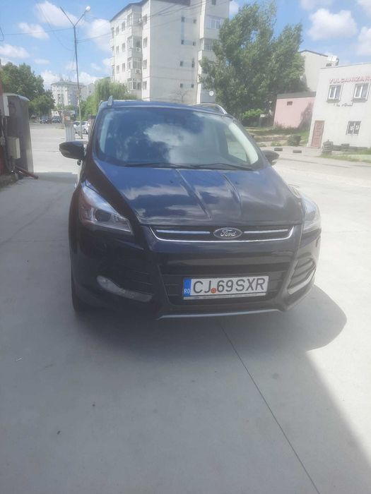 Ford Kuga Titanium culoare negru perlat , 180CP 4x4 sistem inteligent cu cutie de viteza automata