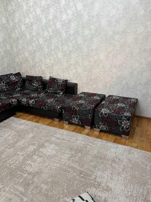 Диван для гостиной.