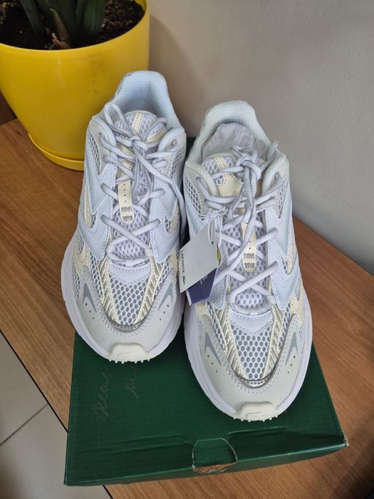 Продаю новые кроссовки Lacoste