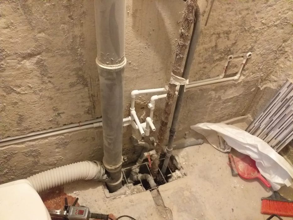 Executam instalații sanitare și electrice si placări scării gresie mar