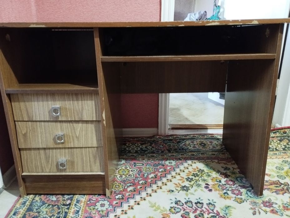 Стол письменный , тумбовый