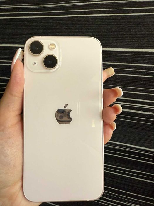 Продавам iPhone 13