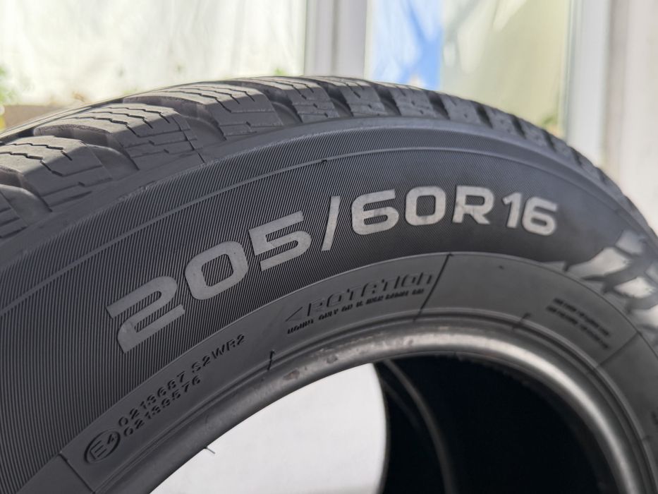 205/60/16 Nokian 2Броя: 100€ 7мм