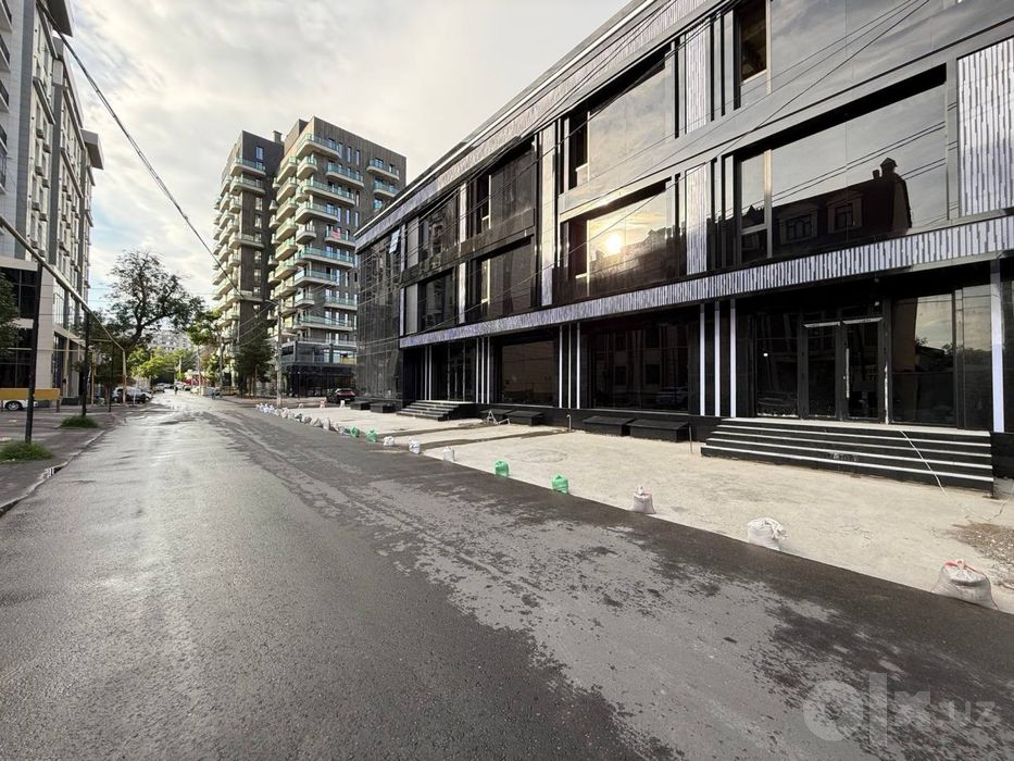 Аренда Здание 2650м2 с паркингом в Центре города