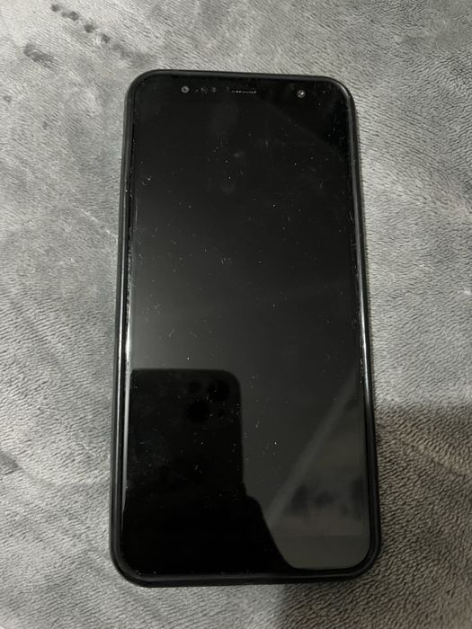 Телефон Самсунг J4+