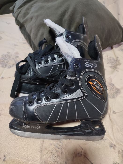 Перчатки и коньки хоккейные