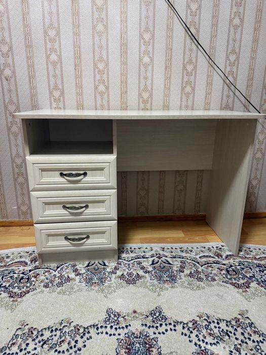 Продается детская кровать и стол