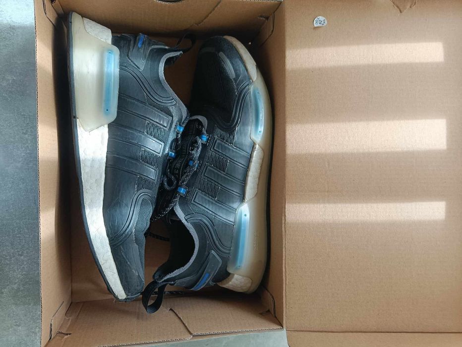 Обувки Адидас в много добро състояние