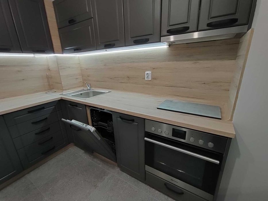 Под наем обзаведен апартамент  с паркомясто в квартал Трошево