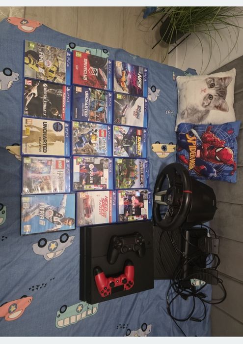 Vand pachet ps 4 cu multe jocuri volan pedale,2 controlere