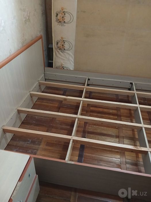 Продам б/у 2х спальную кровать с матрасом