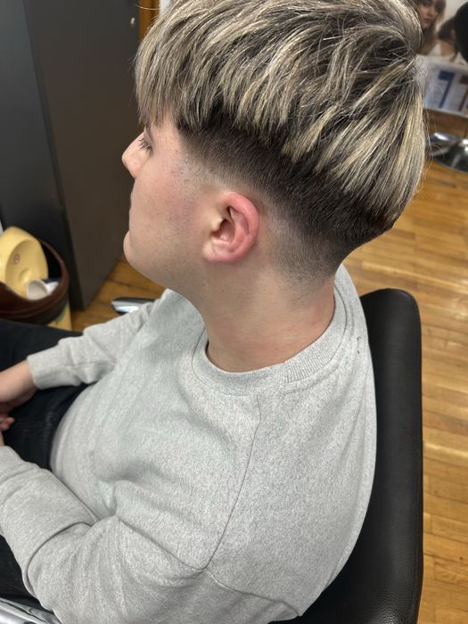 TUNS GRATUIT  Caut modele pentru curs frizerie (sub supraveghere)”