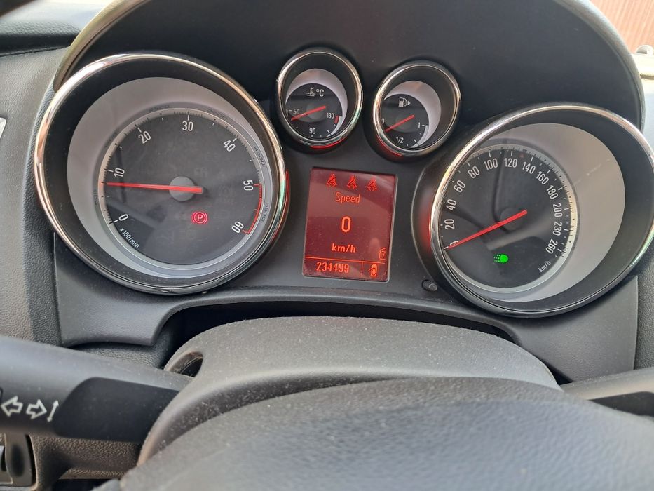 Se vinde opel astra j