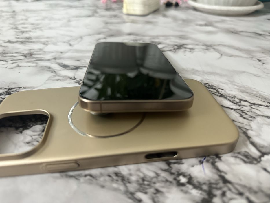 Продам Iphone 16 pro max