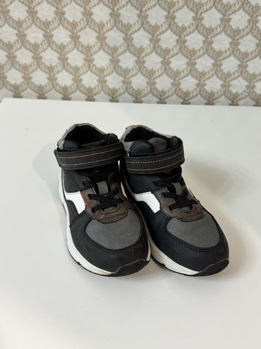 Кроссовки детские 29р