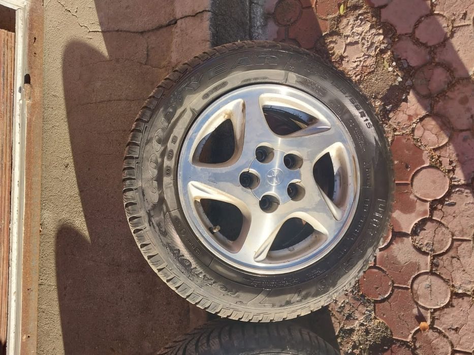 Резина с дисками всесезонка.