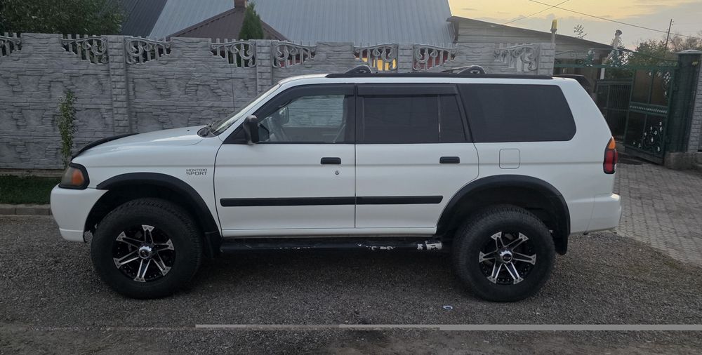 Mitsubishi  Montero Sport