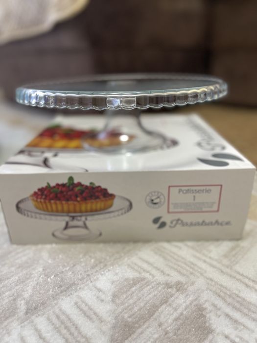 Тортница круглая