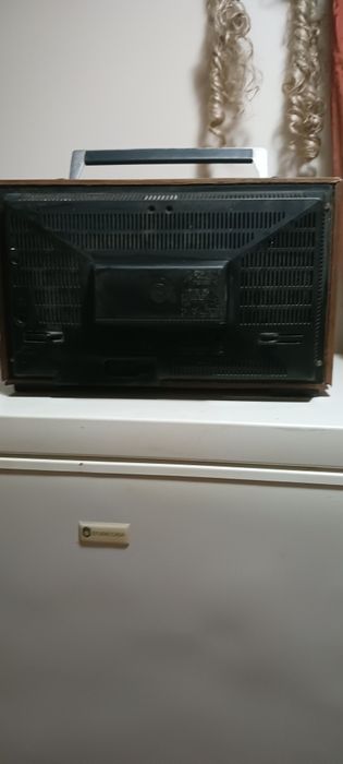 Vind televizor sport 2 bucati unul este functional