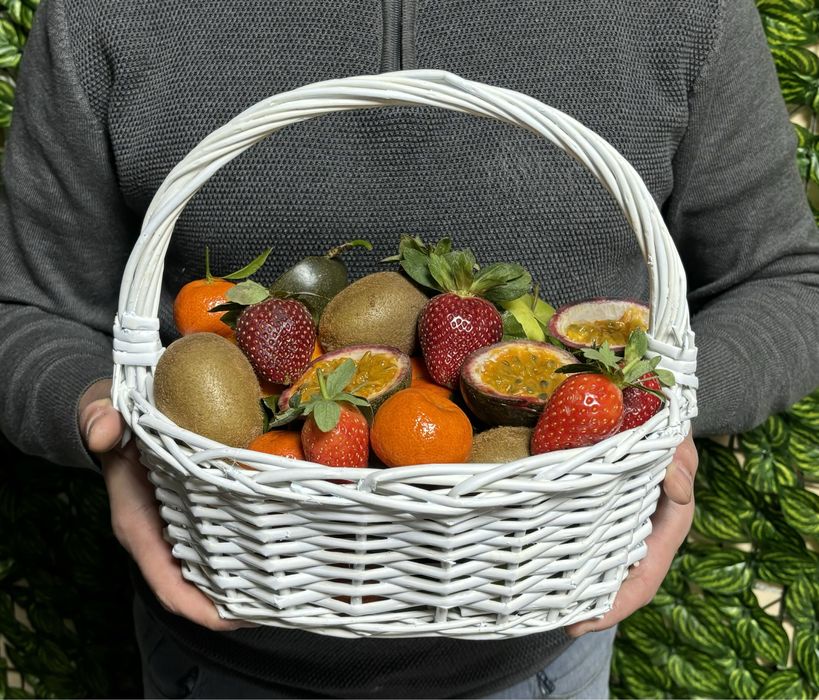 Корзины с фруктами в наличии