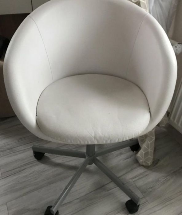Кресло от Икея цвет белый