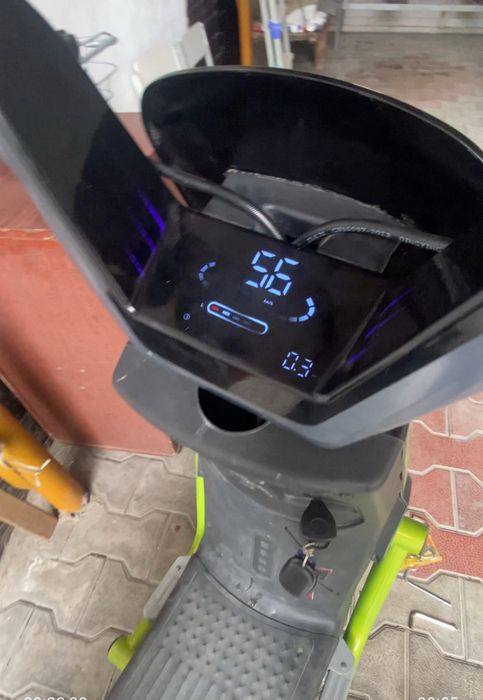 Электроскутер танк