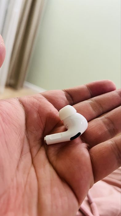 Левый наушник airpods pro