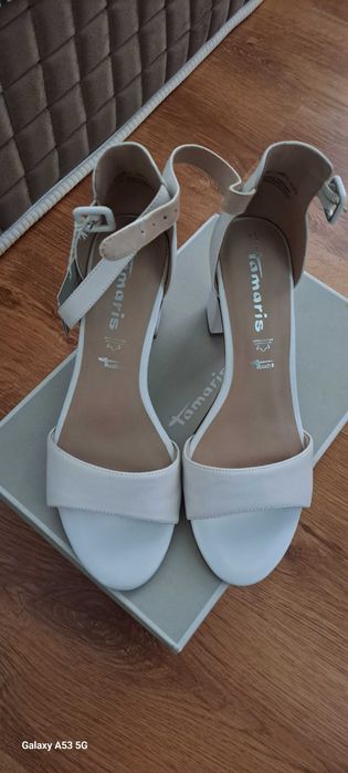 Sandale piele naturala, albe, noi cu eticheta, marimea 41