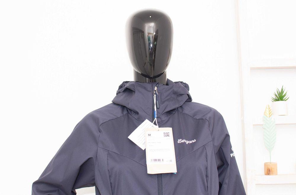 BERGANS Microlight Jacket дамско яке много тънко с качулка ветровка М ново