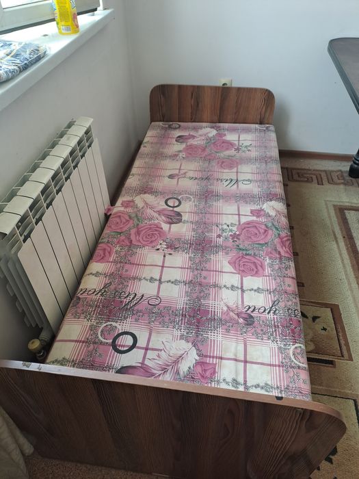 Продаётся кровать 2 штуки