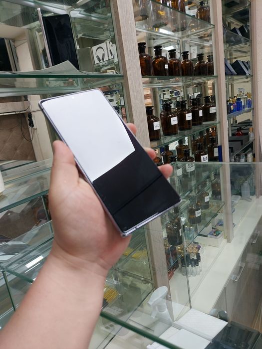 Samsung Note20 xotirasi 8/256GB