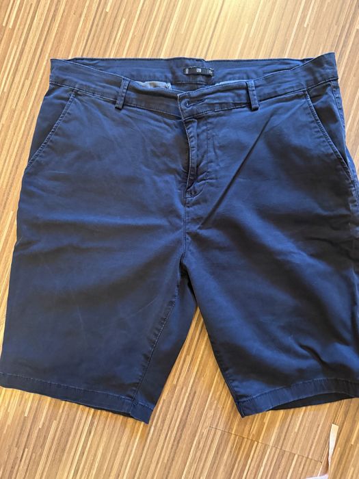 Pantaloni scurti