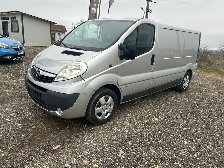Opel Vivaro ( Renault Trafic )