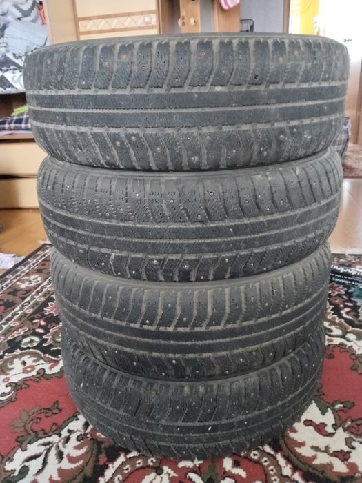 Прдам Авто шины в комплекте