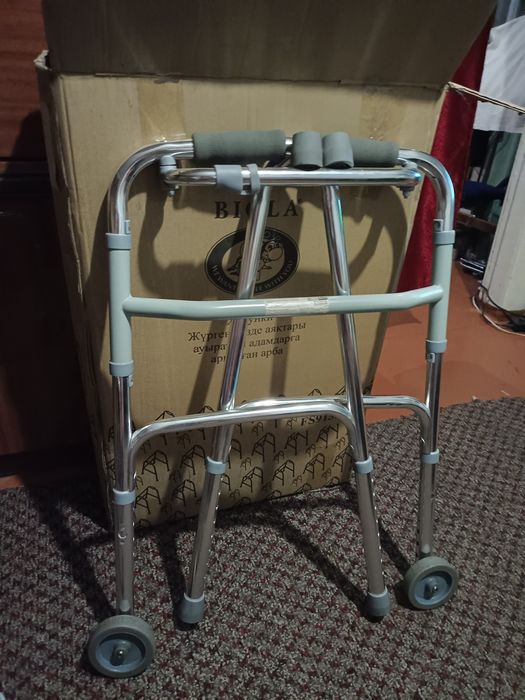 Продам новые ходунки