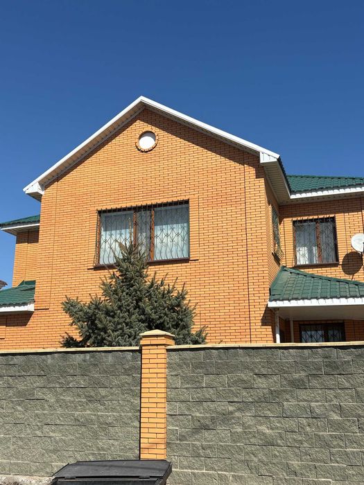 Продается коттедж на 12мкр по горячей цене