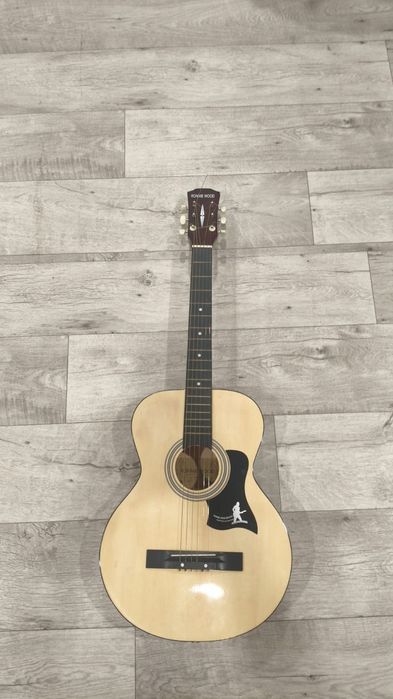 Продам гитару в отличном состоянии