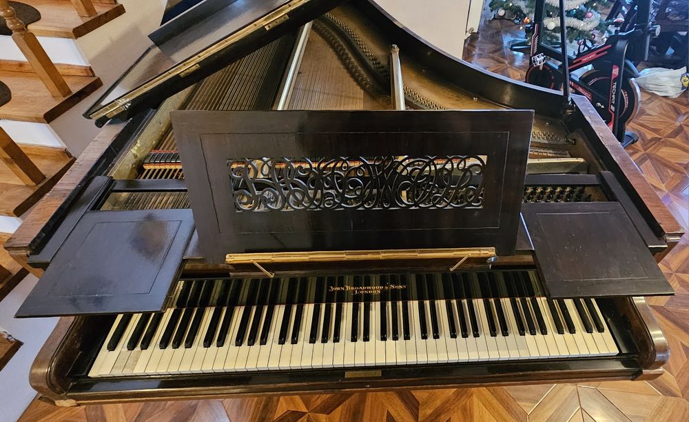 Pian cu coada scurta John Broadwood & sons