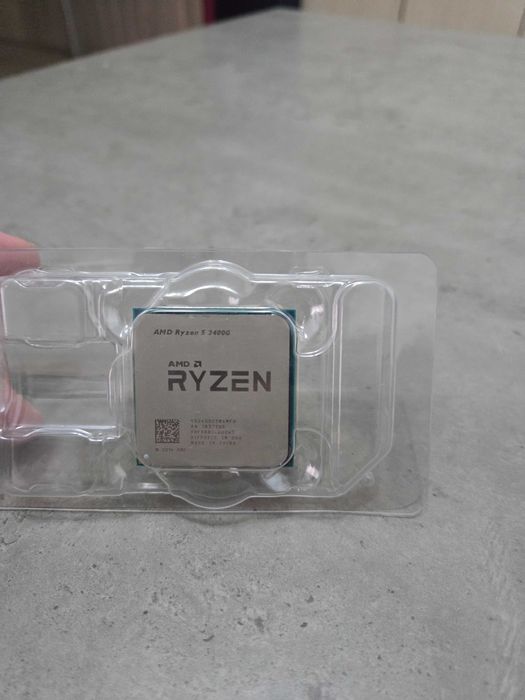 Procesor AMD Ryzen 5 2400G 3.6GHz + Cooler