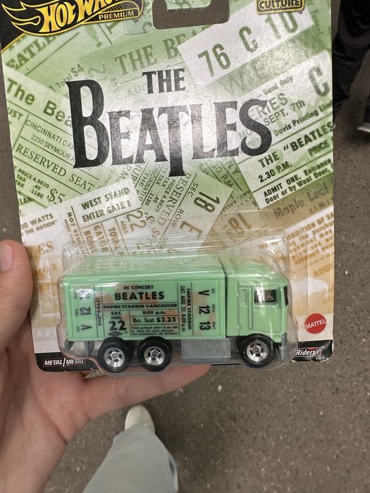 Игрушка hot wheels the beatles