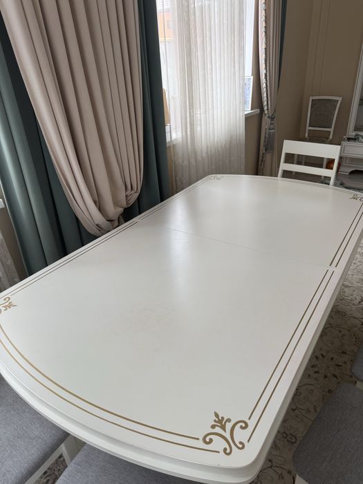 Продам стол без стульев