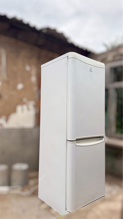 Холодильник Indesit продам