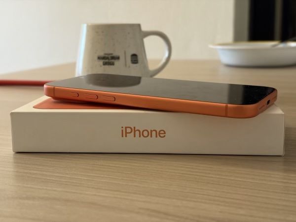 Продавам iphone 17 pro 256 gb