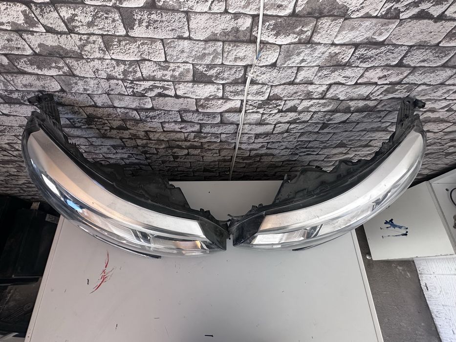 Far stanga Far dreapta Renault Megane 4