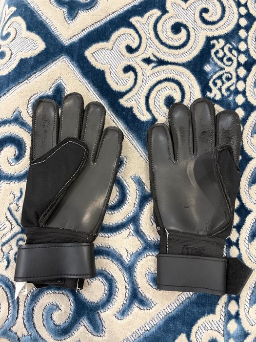 Продам перчатки найк Tiempo match