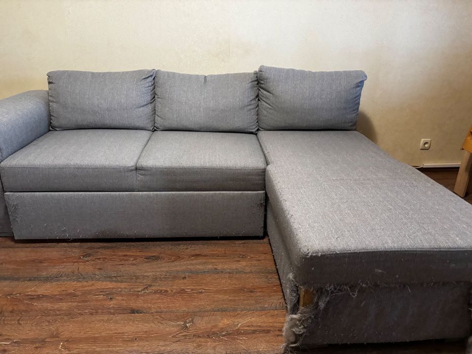 Подарявам разтегателен диван