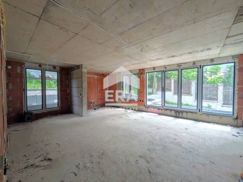 Тристаен Апартамент с дворна тераса пред АКТ 15 в кв. Драгалевци