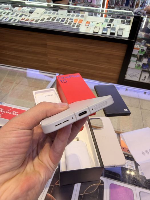 OnePlus 15 Global