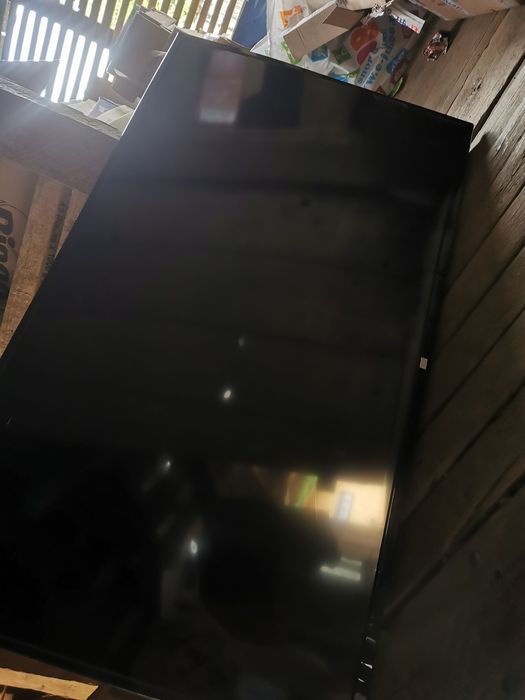 Vând 2 telezivoare  smart cu display spart