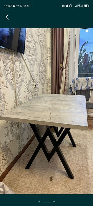 Срочно продам кухонный стол